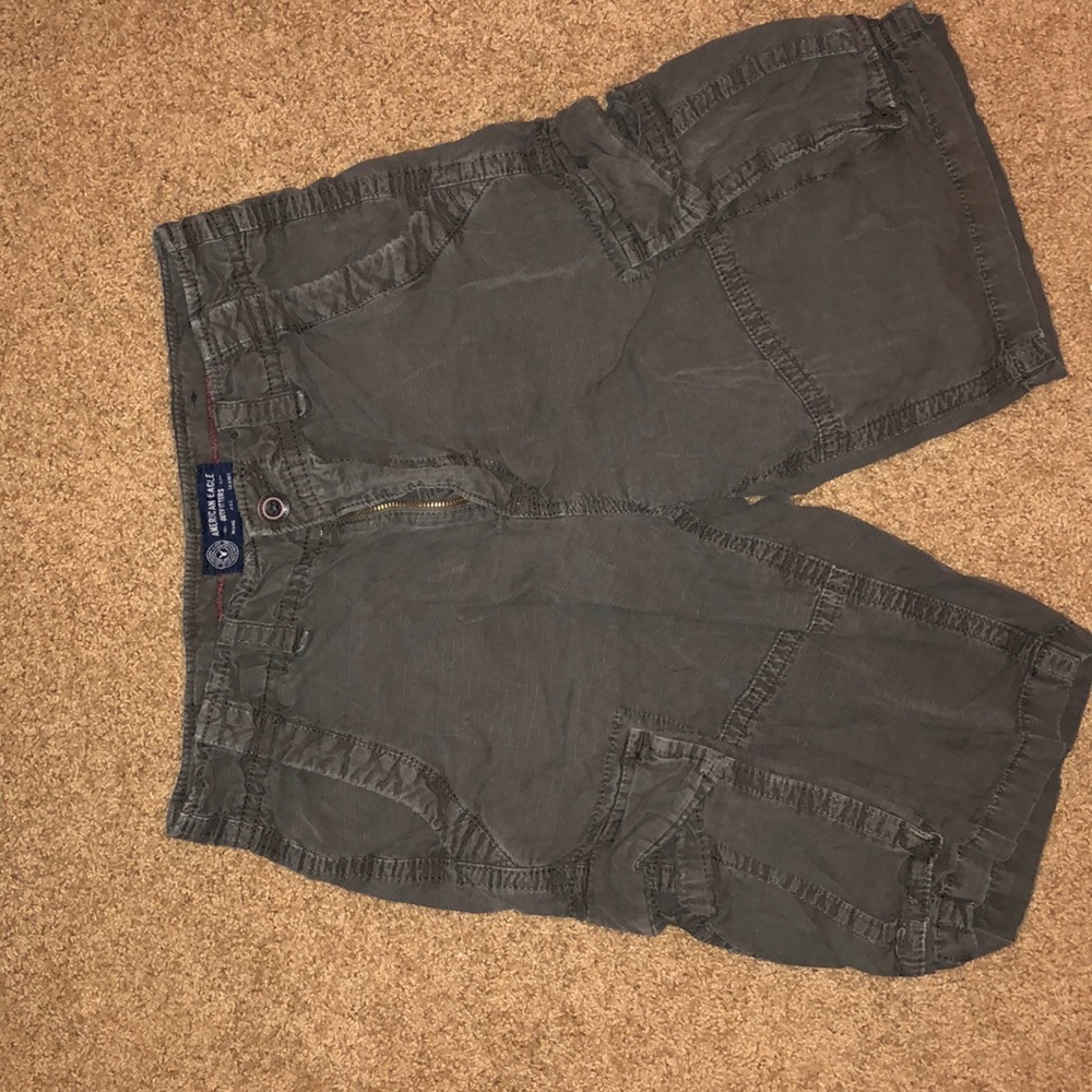American Eagle gray cargo shorts